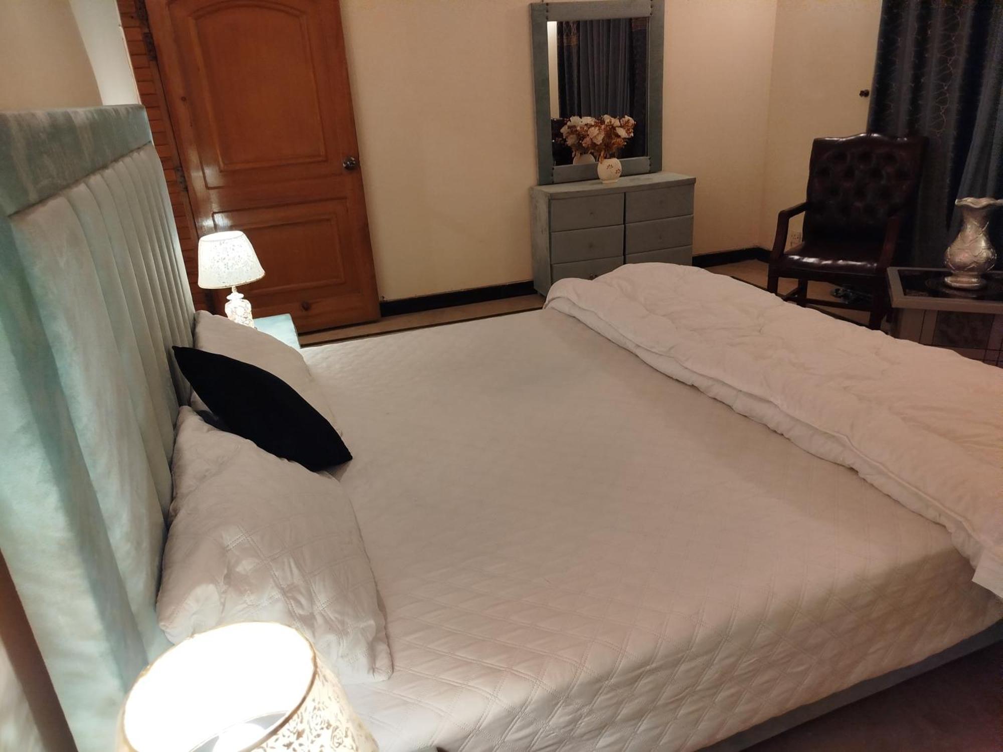 Royal Residential Hotel Islamabad Ngoại thất bức ảnh