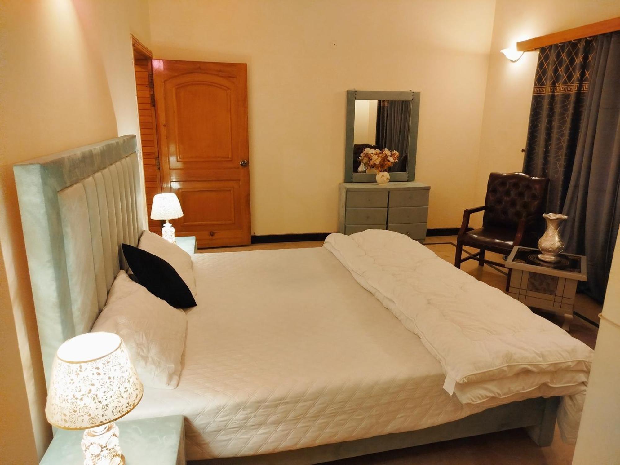 Royal Residential Hotel Islamabad Ngoại thất bức ảnh